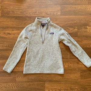Women’s grey Patagonia pull over